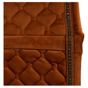 Manta de silla de montar inglesa acolchada y duradera con forro suave y transpirable que garantiza la comodidad del jinete y del caballo durante el entrenamiento prolongado. - Product Image 3