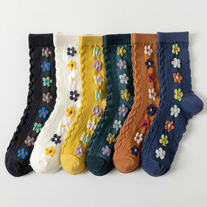 Chaussettes en coton tricoté avec broderie florale 3D, matière douce et chaude, logo personnalisé, pour femmes, boutique, usage quotidien automne-hiver - Product Image 1