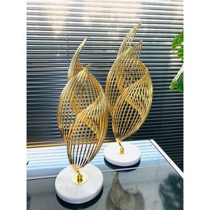 Sculpture d'art moderne abstraite de haute qualité en aluminium moulé sur mesure, forme irrégulière, idéale pour la décoration de table extérieure - Product Image 1