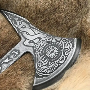 Hacha Vikinga Hecha a Mano con Mango de Madera de Fresno Grabado y Funda de Cuero con Grabado en la Cabeza - Product Image 3
