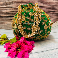 Nouvel arrivage de sac ethnique de travail de broderie dorée fait à la main pour femmes cadeau de mariage beau sac de travail brodé Potli pour femmes