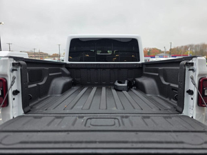 Usado en buen estado a precio de mayorista 2025 Mojave Crew Cab 4WD Bajo kilometraje Sin problemas mecánicos Listo para conducir - Product Image 6