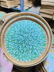 Plateau en rotin incrusté de nacre, rotin naturel tissé à la main avec accent en coquillage, Vietnam par 99 Gold Data - Mme Violet - Product Image 3