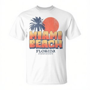 T-Shirt Promozionale Personalizzabile Stile Vintage con Tramonto Retrò e Palme di Miami Beach, Florida - Product Image 2