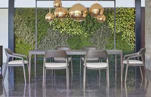 Chaise de salle à manger Charlotte au design minimaliste avec cadre en bois et siège rembourré - Product Image 3