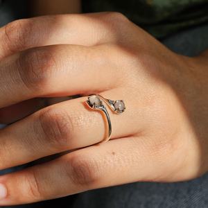 Anillo Fino de Plata de Ley 925 con Cuarzo Rosa para Compromiso, Boda o Aniversario - Product Image 1