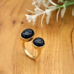 Bague en grappe bohème artisanale de créateur pour homme, bijou unique et affirmé, onyx noir, laiton réglable, idée cadeau pour lui - Product Image 1