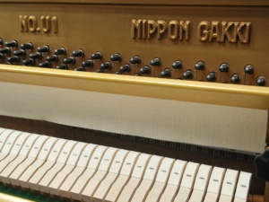 Piano droit Yamaha U1E, importé du Japon, artisanat supérieur, haute qualité, finition noire, performances fluides, 88 touches - Product Image 5