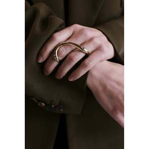 Anillo de Diamantes en Forma de J, Elegantes Anillos de Diamantes en Oro - Product Image 4