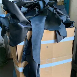 Artículo de cuero genuino con relieve de dólar suave seleccionado - Product Image 1