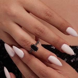 MOISSONITE de oro rosa, Diamante Negro, corte esmeralda, anillo de compromiso, joyería fina - Product Image 4