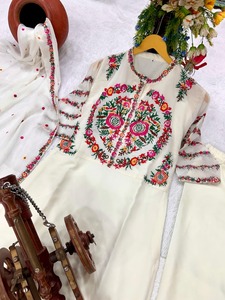 Mode féminine indienne Kurti ensemble cousu Pure Viscose broderie travail pour mariage Salwar robe numéro de modèle fantaisie - Product Image 4