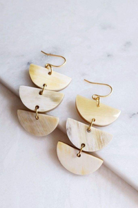 Boucles d'oreilles artisanales antiques en corne de buffle de haute qualité écologique Bijoux de mode pour femmes d'Inde par glowin fashion - Product Image 4