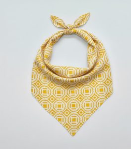 Bandanas en coton Dabu imprimé floral à la main, tendance, respirants, durables, multi-usages, séchage rapide, couleur jaune carré - Product Image 1