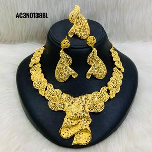 Ensemble de colliers design plaqué or de créateur en ligne bijoux de mode design en ligne tous types un gramme - Product Image 1