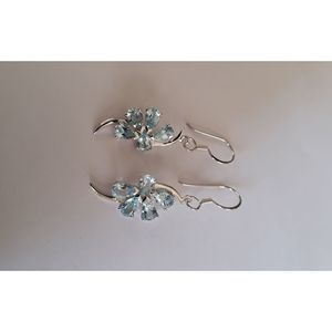 Pendientes de Topacio Azul Cielo para Mujer Shah Gems, Plata de Ley 925, Diseño de Flor Moderno con Diamante Tallado en Pera y Perla - Product Image 3