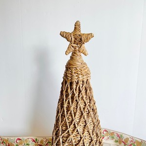 Sculpture d'arbre de Noël en herbe de mer haute et artisanale, fournisseur vietnamien, OEM ODM, osier naturel, écologique, décoration rustique de vacances - Product Image 3