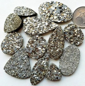 Pyrite naturelle de haute qualité Druzy Cabochon vert Quartz pierre précieuse pyrite pour la fabrication de bijoux pierres précieuses en vrac 3mm hauteur grossiste - Product Image 2