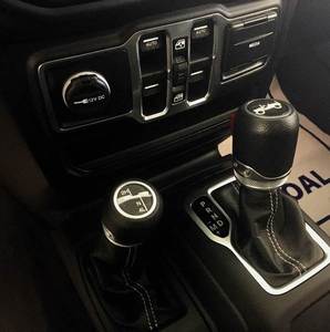 Jeep Wrangler Sahara Sport 4x4 2018 Usado, Luz Interior Izquierda, SUV con Tracción en las Cuatro Ruedas, Motor Turbo de 8L, Cuero, ACC, R19, Panorámico, Aleación de Aluminio - Product Image 6