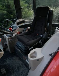 Tracteur agricole compact 4x4 de 233 CV à transmission par engrenages, haute productivité, avec moteur et boîte de vitesses - Product Image 2