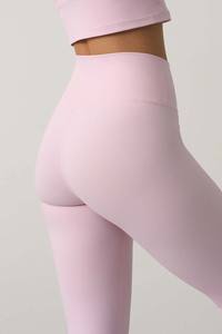 เลกกิ้งออกกำลังกายเอวกลางสำหรับผู้หญิง แบบขายส่ง ปรับแต่งได้ ดีไซน์ใหม่ เป็นมิตรกับสิ่งแวดล้อม ทนทาน ยืดหยุ่น พร้อมตะขอเกี่ยวเอวกลาง - Product Image 2