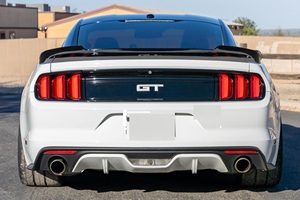 Ford Mustang GT Premium Coupé 2016 en excellent état, prêt à être expédié - Product Image 5