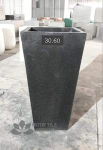 Pot en ciment noir carré avec bord biseauté, design minimaliste, durable et écologique pour la maison et le jardin - Product Image 2