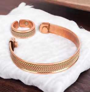 สร้อยข้อมือแม่เหล็กทองแดงพร้อมสลักและแม่เหล็ก6ตัวสำหรับบรรเทาอาการปวดข้อและการบำบัดแบบองค์รวมจากอินเดีย - Product Image 3