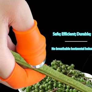 Protecteur de doigt multifonctionnel moderne en acier inoxydable pour <span class=keywords><strong>cueillir</strong></span> <span class=keywords><strong>les</strong></span> légumes, peler l'ail avec protection du pouce - Product Image 3