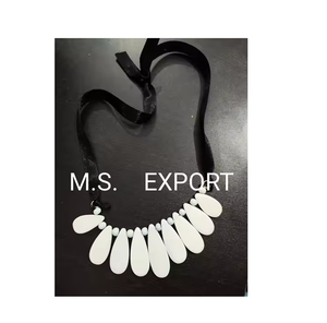 Collar de Piedras Naturales con Cuentas Irregulares Pulidas a Mano de la India, con Cuentas de Concha Blanca para Mujer - Product Image 2