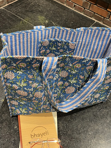 Sac fourre-tout matelassé imprimé en bloc floral fabriqué en Inde - Product Image 3