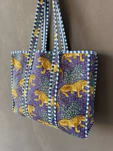 Bolso de viaje Jaipuri estilo bohemio para mujer estampado de bloques de mano algodón indio Kantha acolchado diseño de doble ASA - Product Image 5