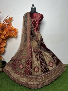 ชุดเลเฮนกาโชลีเจ้าสาวฤดูหนาวสไตล์โมเดิร์นหรูหรา งานปักจาร์กันหนัก 12 กาลี หลายสี ผ้าคลุมสองชั้น ทรงบาน 6 เมตร สำหรับงานแต่งงานแบบอินเดีย - Product Image 4