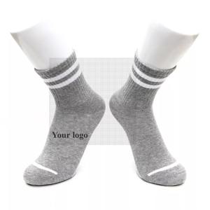 ถุงเท้ารัดกล้ามเนื้อของผู้ชายพิมพ์ลายดิจิทัลโลโก้ตามสั่งผ้าฝ้ายสีดำสีขาวของผู้ผลิตปากีสถาน - Product Image 4