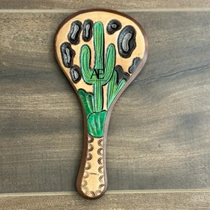 Exquisito diseño de cactus, espejos de bolsillo de mano personalizados de cuero, espejos de diseñador personalizados en tarifas al por mayor - Product Image 1