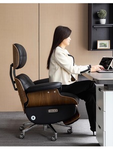 Silla de Oficina Ejecutiva Ergonómica de Cuero con Respaldo Alto y Soporte Lumbar, Giratoria, con Reposapiés - Product Image 2