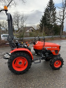 รถแทรกเตอร์ล้อ AGCO รุ่น EK1-261 ขับเคลื่อน 4 ล้อ 25 แรงม้า พร้อมเครื่องยนต์ เกียร์ แบริ่ง มอเตอร์ และปั๊ม อะไหล่หลักสำหรับใช้งานในฟาร์ม พร้อมส่ง ลดราคาพิเศษ - Product Image 2