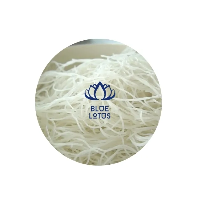 उनकी उच्च गुणवत्ता और कम लागत के कारण, वियतनाम के सबसे लोकप्रिय रंगीन चावल नूडल्स फलों के चावल के आटे से निर्मित होते हैं