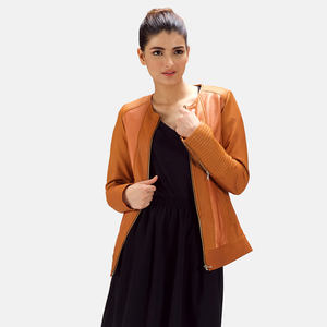 Chaqueta de motocicleta de cuero genuino para mujer 2024, acolchada, transpirable, con cremallera de manga larga cruda - Product Image 1