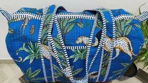 กระเป๋าผ้าฝ้ายลายเสือพิมพ์ลายอินเดียสีน้ำเงินแบบควิลท์ทรงดัฟเฟิล สะพายไหล่ สำหรับเดินทางช่วงสุดสัปดาห์ หรูหรา สปอร์ต ความจุขนาดใหญ่ ทนทาน - Product Image 4