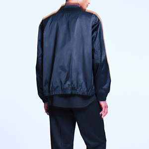 Chaquetas de bombardero Varsity Satin Casual Ropa deportiva para hombre Botón Abajo Stand Collar College Chaqueta de béisbol Diseño personalizado Seda OEM - Product Image 5