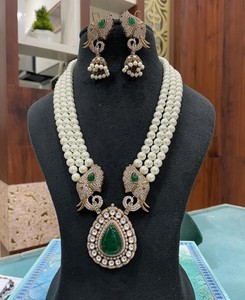 Collier de mariée en plaqué or mat de créateur avec boucles d'oreilles Polki Bijoux pour les fêtes de mariage et les fiançailles en laiton - Product Image 1