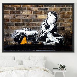 Tableau imprimé sur toile : Design Graffiti Garçon Priant de Banksy, TOILE ENCARTÉCHÉE NOIRE - Product Image 1