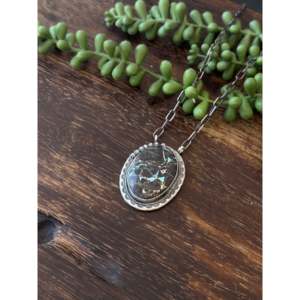 Collier artisanal Navajo en turquoise noire et argent sterling, bijou culturel de collection - Product Image 3