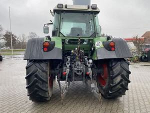 Fendt 1100 Vario de qualité supérieure avec des performances puissantes. Achetez maintenant et profitez d'une livraison rapide d'un tracteur de qualité supérieure Fendt. - Product Image 4