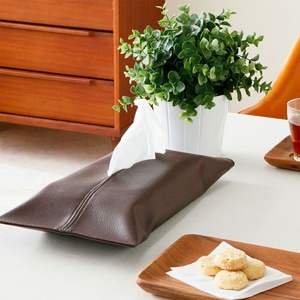 Boîte à mouchoirs en cuir design de luxe avec garniture cousue et extérieur rembourré créé pour un décor de vie chic et moderne - Product Image 1