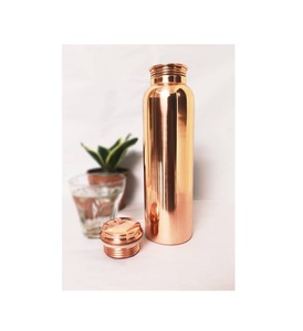 Botella de agua de cobre hecha a mano de 500ml con agarre ergonómico para un fácil manejo y mantenimiento de la frescura durante todo el día - Product Image 4