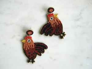 Boucles d'oreilles créoles légères faites à la main avec broderie florale et perles de verre, bijoux élégants en tissu pour femmes, pour fêtes et mariages - Product Image 3