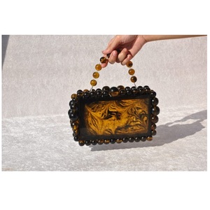 EMBRAYAGE EN RÉSINE BLANCHE AVEC RAHINSTONE et KUNDAN WORK ENVIRONMENT PARTY WEAR HAND BAG INDIAN BAS PRIX - Product Image 1