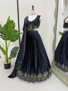 Ropa DDM Semicosida para mujer Satén malayo Seda Lehenga Choli Bordado Trabajo con Dupatta Exportado de India - Product Image 3